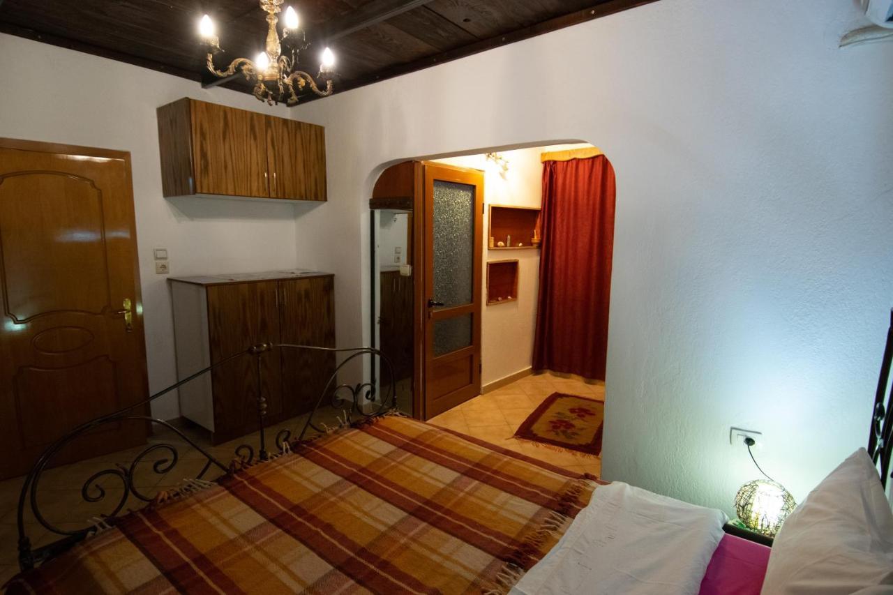 Guesthouse Mele ジロカストラ エクステリア 写真