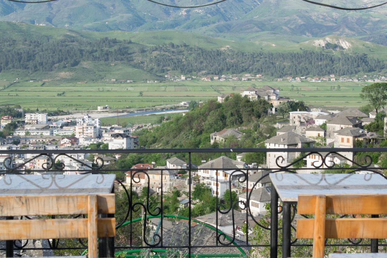 Guesthouse Mele ジロカストラ エクステリア 写真