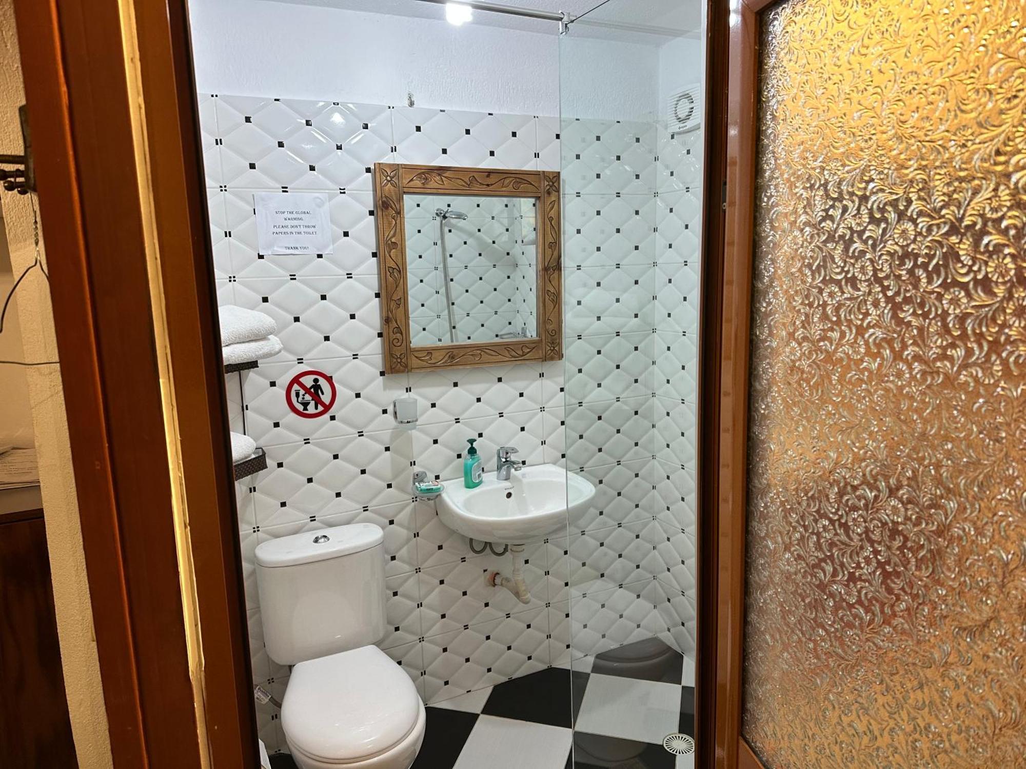 Guesthouse Mele ジロカストラ エクステリア 写真